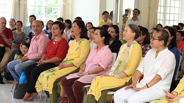 tha-thu-cho-qua-tiep-tuc-song-trish-summerfield-vietnam