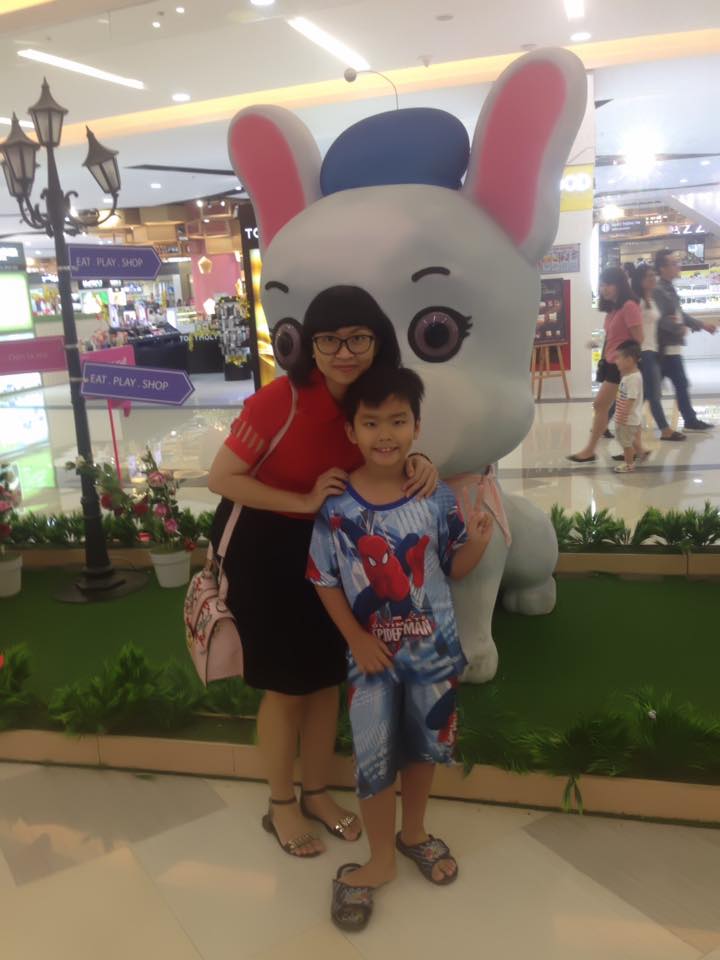 chi-lam-minh-ngoc-cung-con-trai